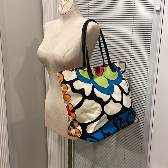 Red (V) Colorful Tote Bag - Picture 9 of 11